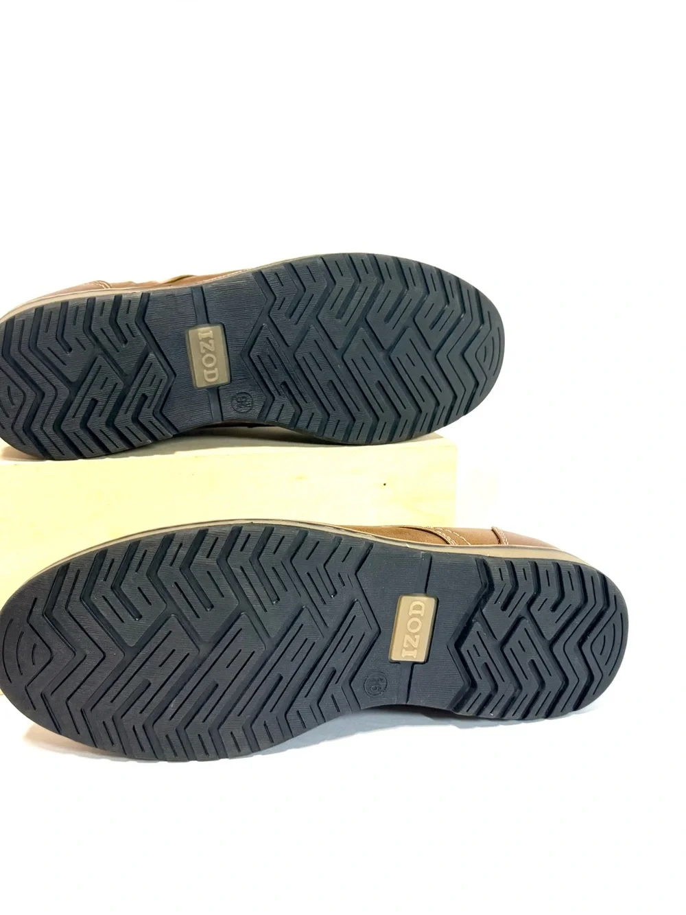 IZOD Cal Oxford Lace Up Casual Shoes Mens 9.5 NWOT